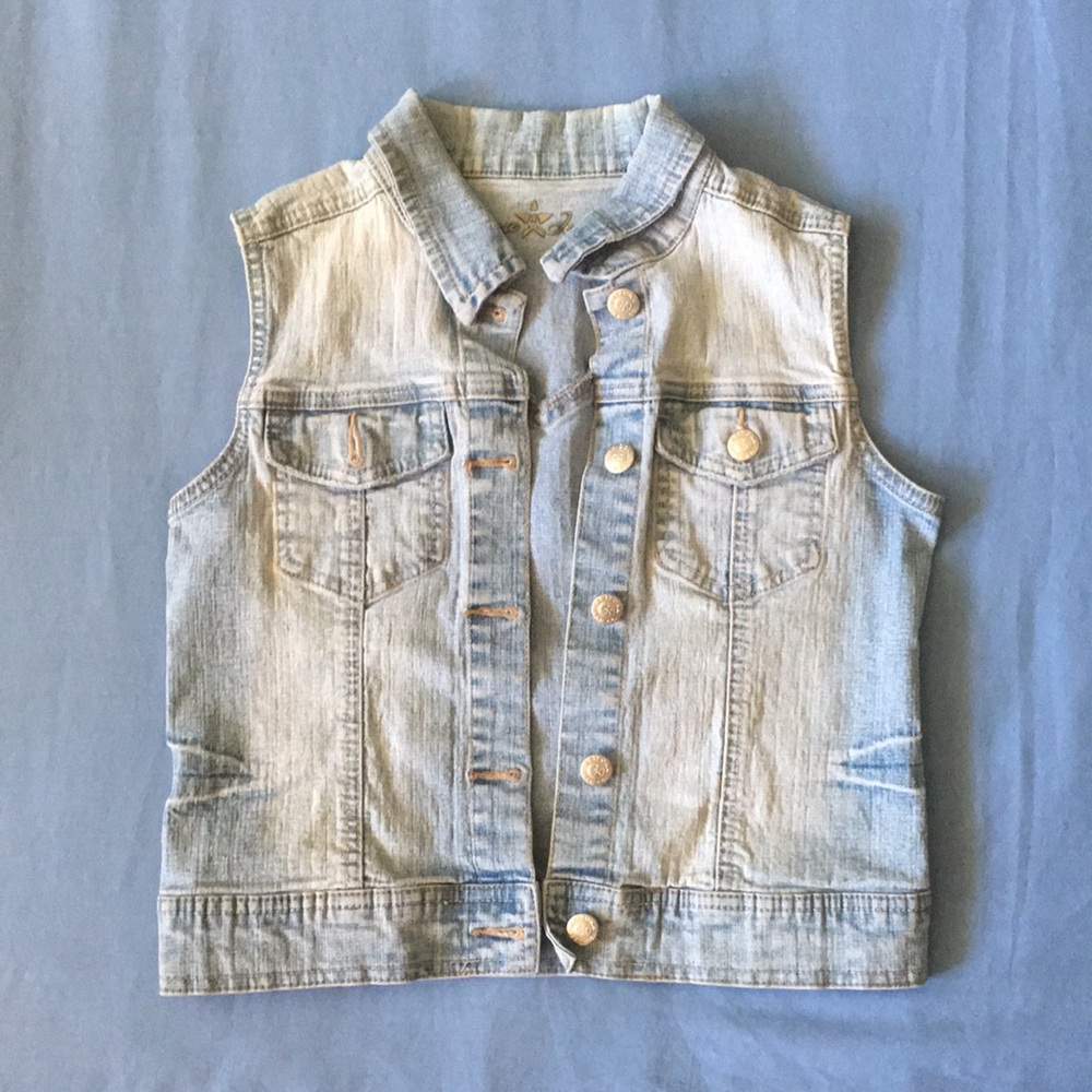 Arizona Jean Co. Size M Faded Blue Denim Vest Girls Front Button Up and Pockets